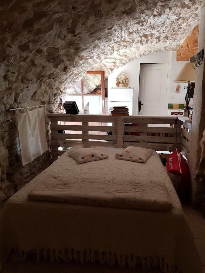 Vila Grange Voutee Avec Jardin Mane  Exteriér fotografie